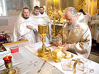 В праздник Крещения Господня архиепископ Антоний совершил Божественную литургию в Богоявленском соборе г. Орла. 19 января 2012 г.